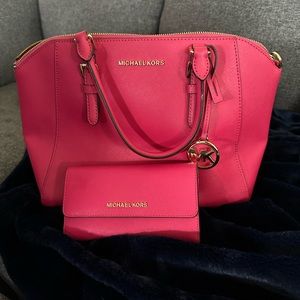 Michael kors purse with matching wallet